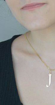 Złota zawieszka literka J 3 cm próba 585 ZA 5616J 585. Damska złota zawieszka wykonana z 14-karatowego żółtego złota (3).JPG